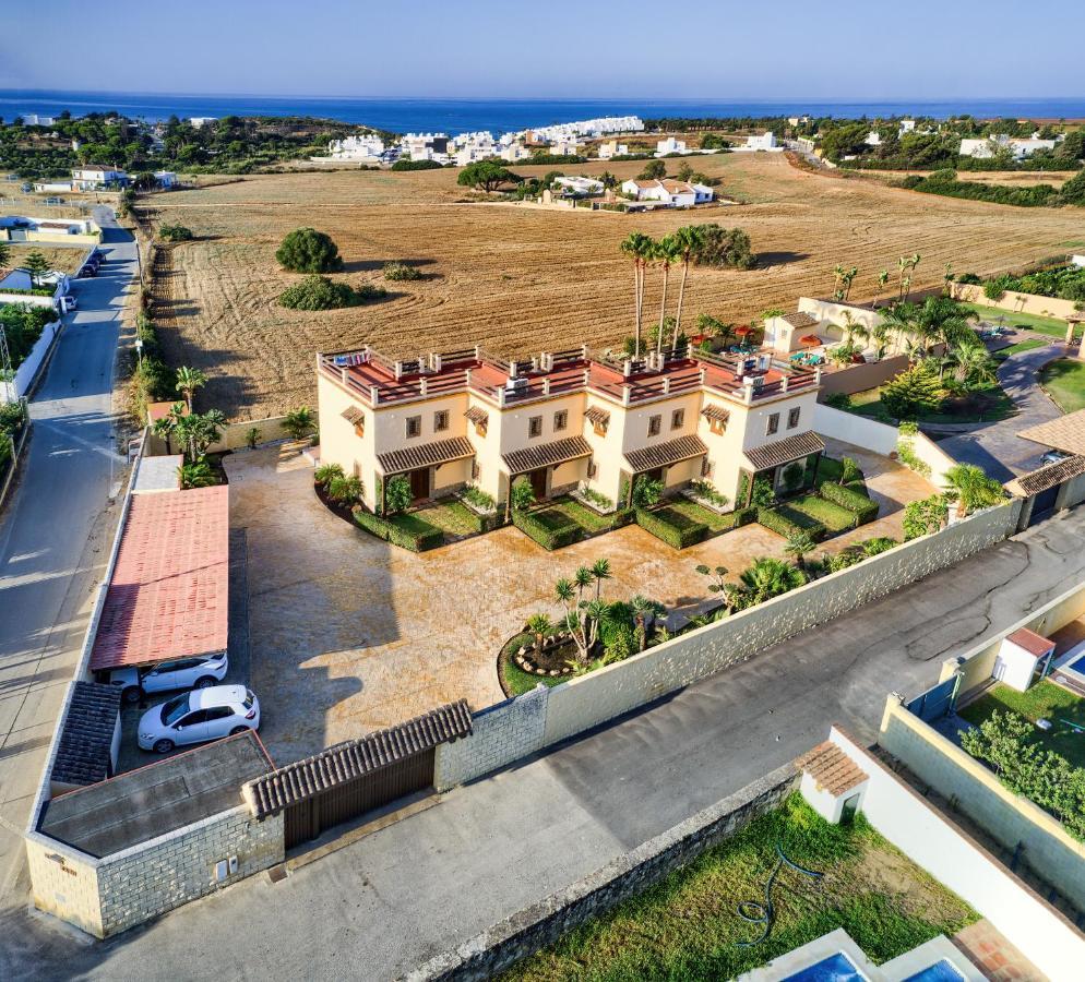 Apartamentos Villafaro Conil Conil De La Frontera Exterior photo