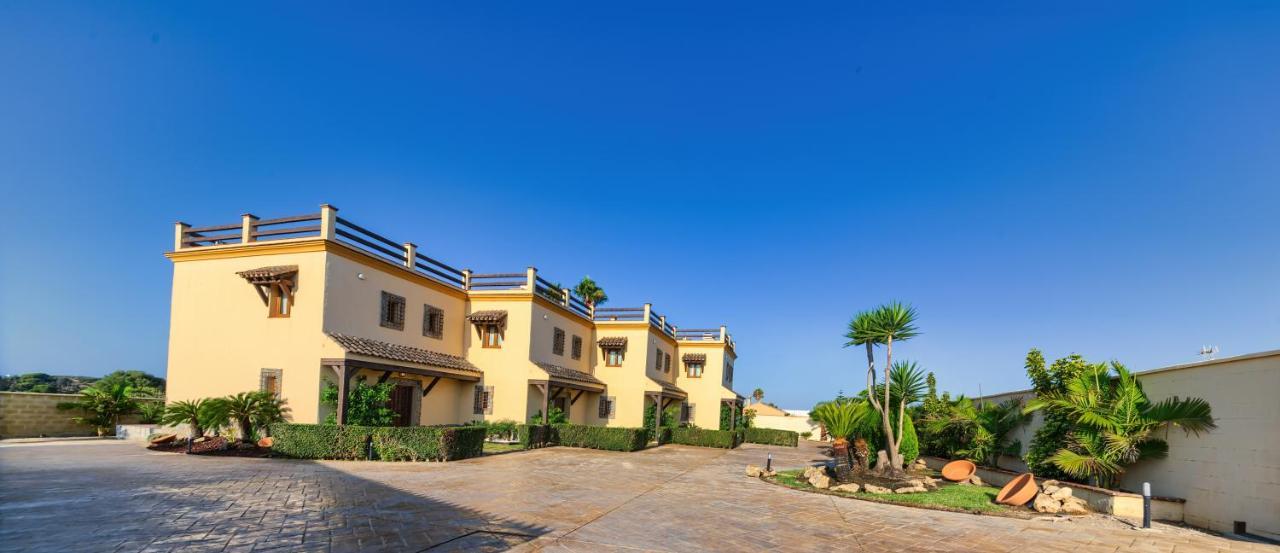 Apartamentos Villafaro Conil Conil De La Frontera Exterior photo