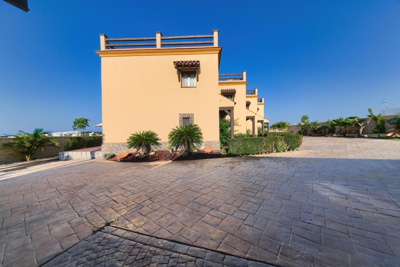 Apartamentos Villafaro Conil Conil De La Frontera Exterior photo