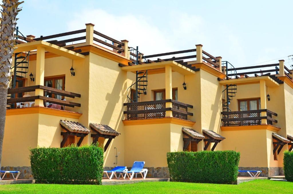 Apartamentos Villafaro Conil Conil De La Frontera Exterior photo