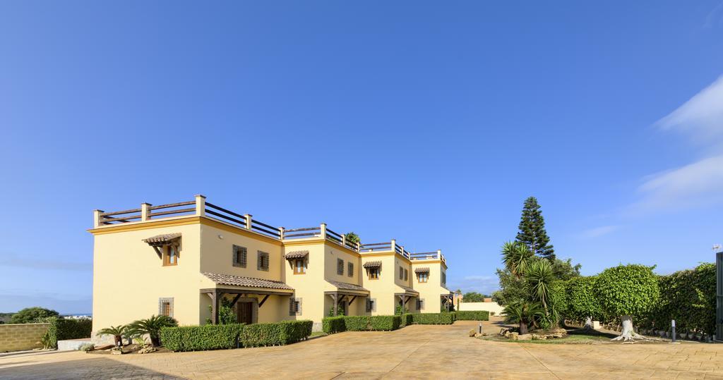 Apartamentos Villafaro Conil Conil De La Frontera Exterior photo