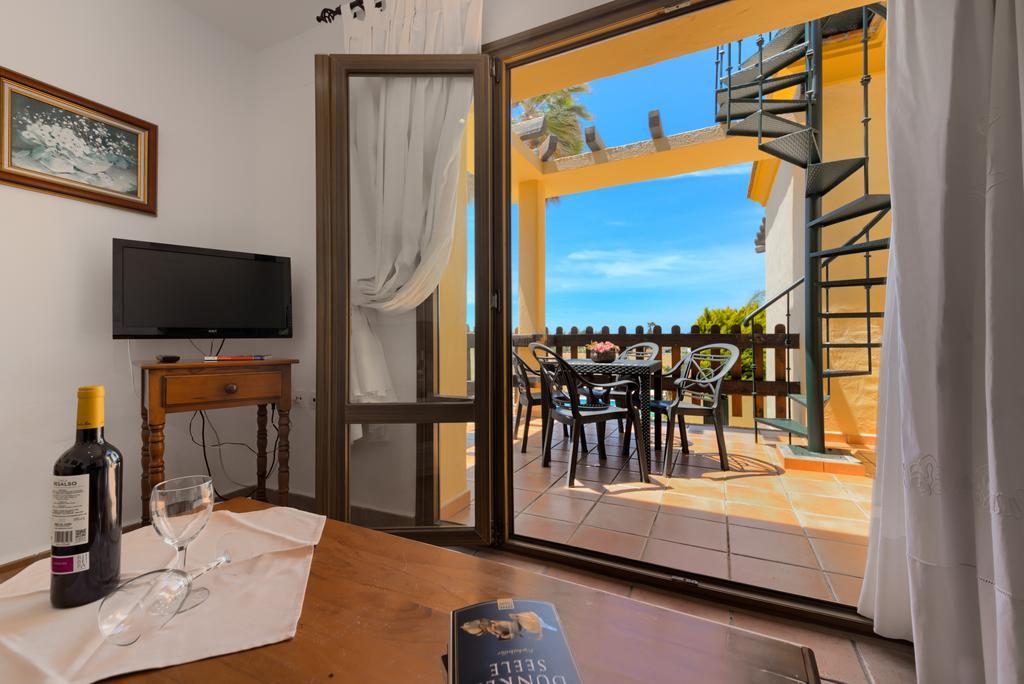 Apartamentos Villafaro Conil Conil De La Frontera Exterior photo