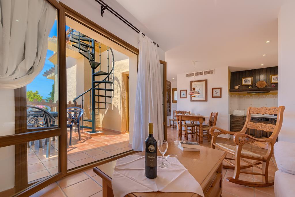 Apartamentos Villafaro Conil Conil De La Frontera Exterior photo