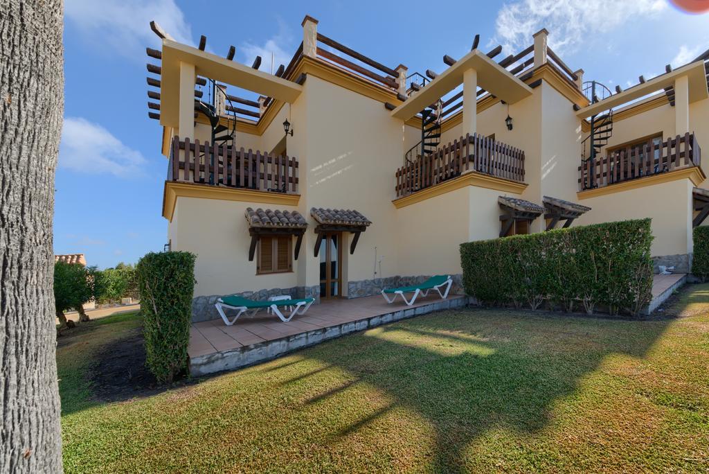 Apartamentos Villafaro Conil Conil De La Frontera Exterior photo