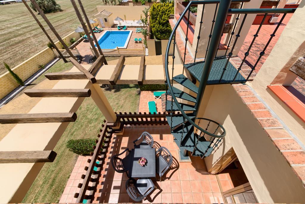 Apartamentos Villafaro Conil Conil De La Frontera Exterior photo