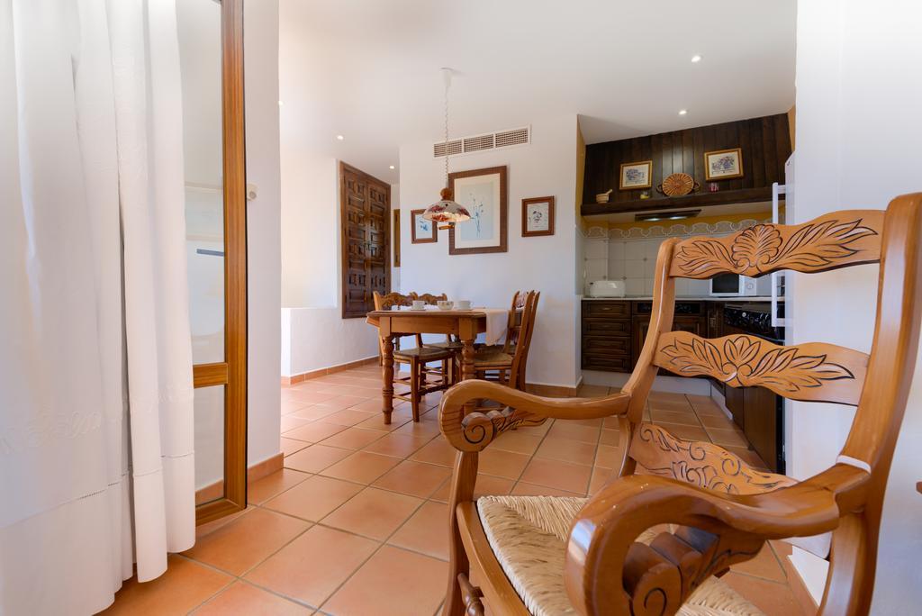 Apartamentos Villafaro Conil Conil De La Frontera Exterior photo