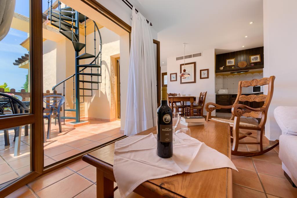Apartamentos Villafaro Conil Conil De La Frontera Exterior photo