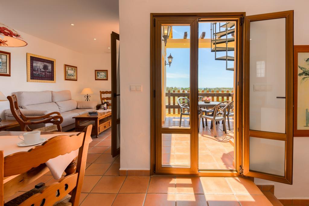 Apartamentos Villafaro Conil Conil De La Frontera Exterior photo