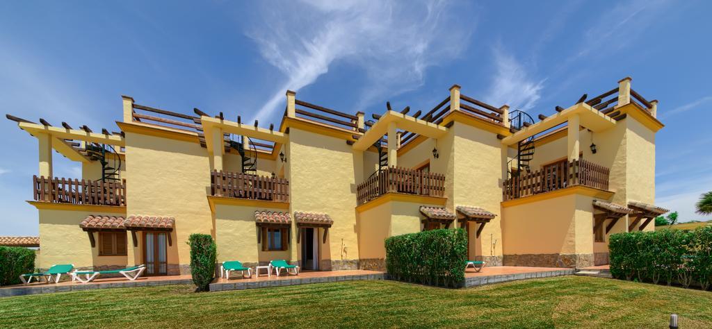 Apartamentos Villafaro Conil Conil De La Frontera Exterior photo